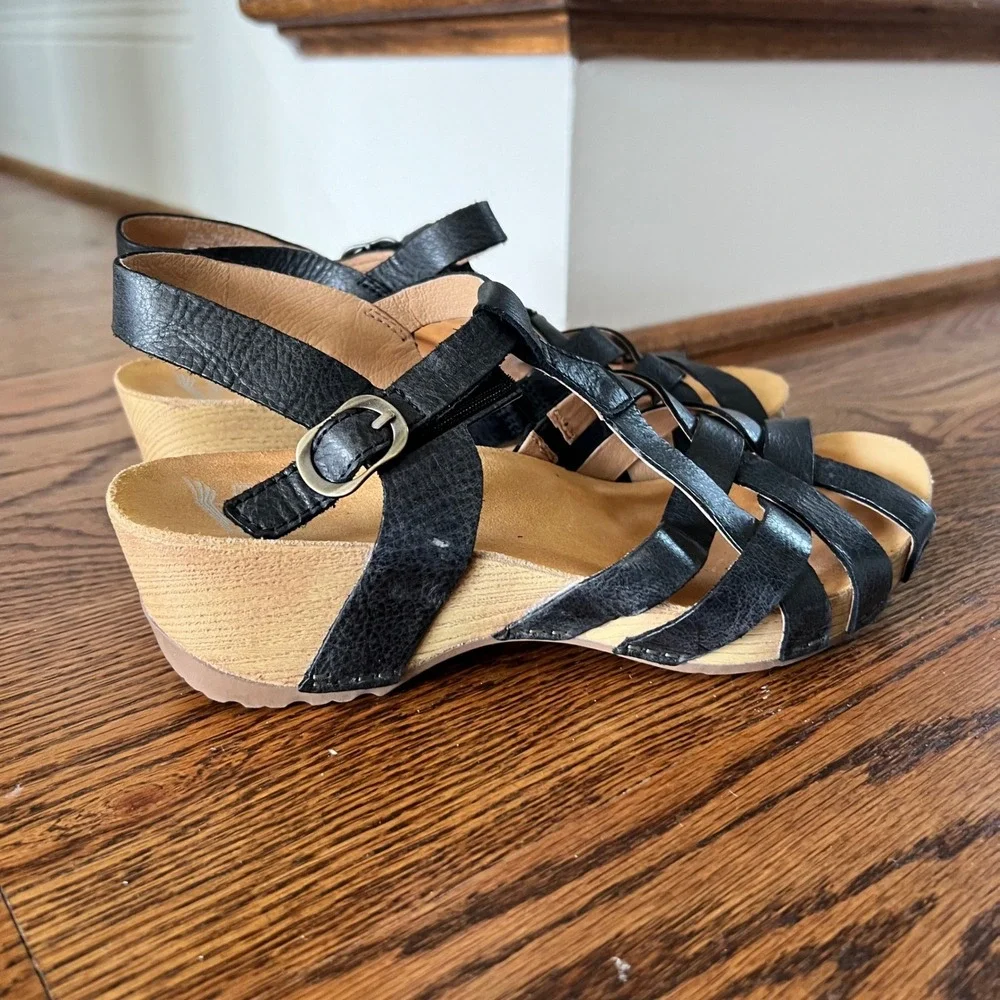Dansko Womens‎ Black Leather T-Strap Wedge Sandals Size 39 EU 8.5-9 US Strappy
